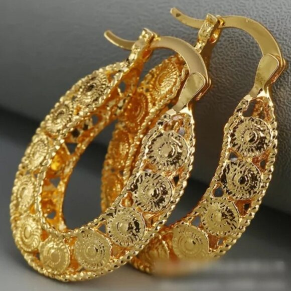 New Luxury 18k Gold Hoop Earrings - Picture 2 of 3